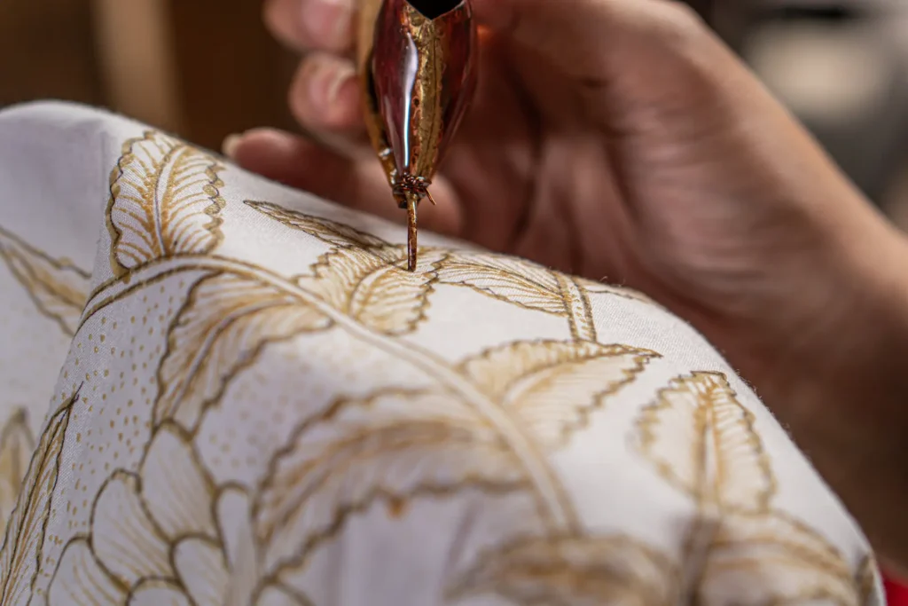 the process of making indonesian batik with floral 2024 11 25 04 24 04 utc
